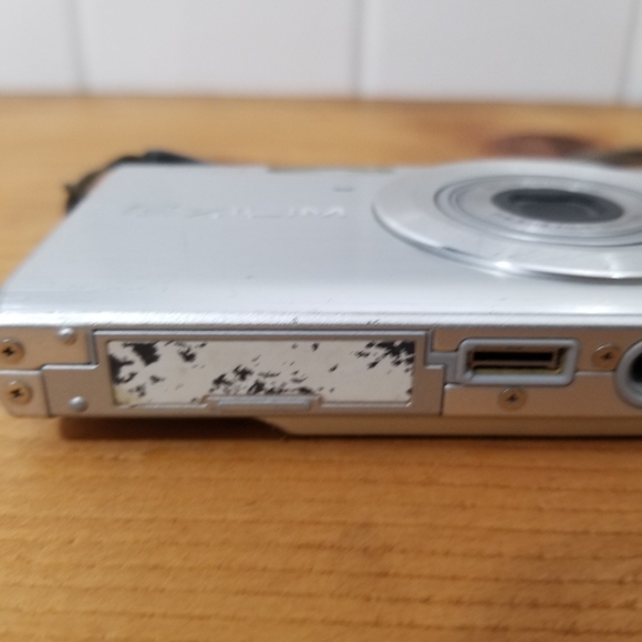 Casio Exilim EX-Z3 3.2MP Silver Digital Camera Silver Wrist Strap - Picture 6 of 9